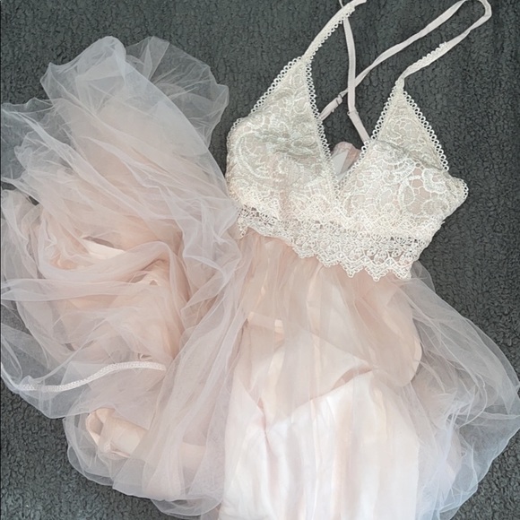 ❌❌❌SOLD❌❌❌GORGEOUS LIGHT PINK CROCHET FORMAL DRESS - Picture 4 of 4